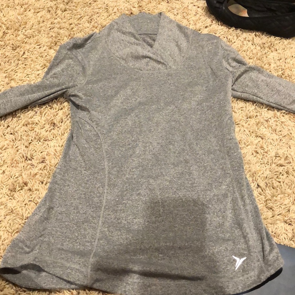 Hardly worn Active long sleeve shirt. Size xs